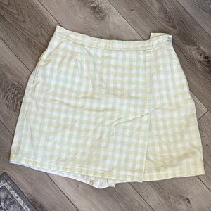 Liz Claiborne Light Yellow Plaid Skort